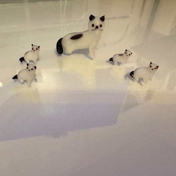 Vintage Miniature Black & White Cat & Kittens Hand Blown Glass Art Figurines - Picture 2 of 4